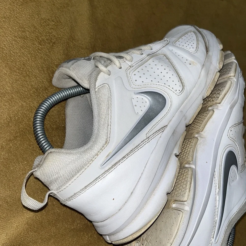 Nike Womens‎ T White Casual Shoes Sneakers Size 8.5 Athletic CrossFit Court Shoe